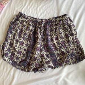 BRANDY MELVILLE flowy shorts